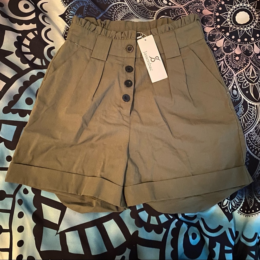 💚🤎🍃NWT Jasambac Military Green High-Waisted Shorts🍃🤎💚